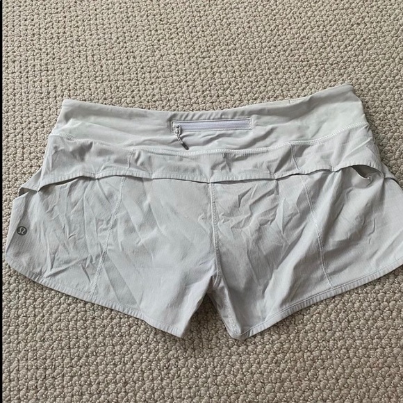 white lululemon shorts - Picture 4 of 4